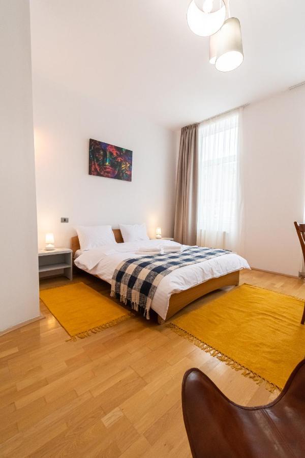 Residence 48 Beautiful Building Within Moments From The Old Town Of Brasov Luaran gambar