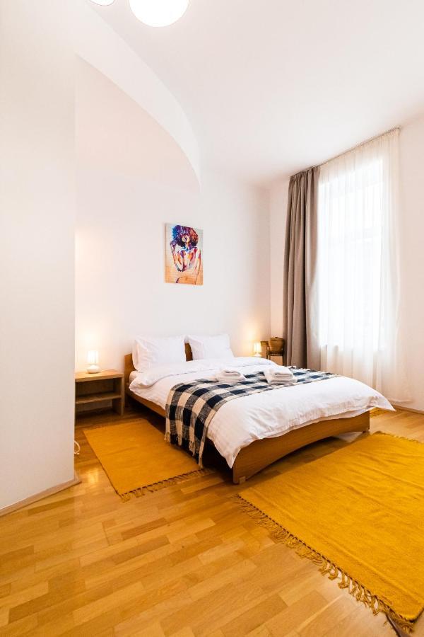 Residence 48 Beautiful Building Within Moments From The Old Town Of Brasov Luaran gambar