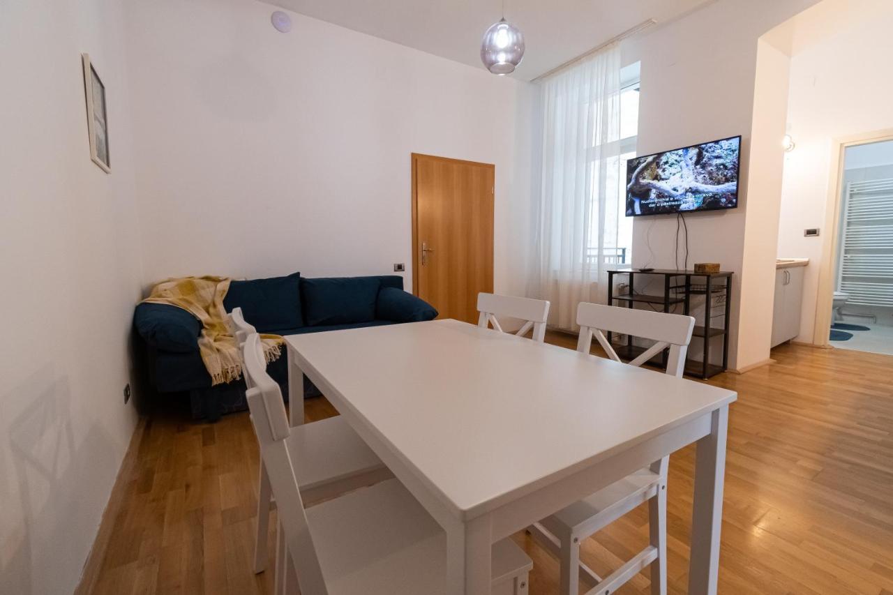 Residence 48 Beautiful Building Within Moments From The Old Town Of Brasov Luaran gambar