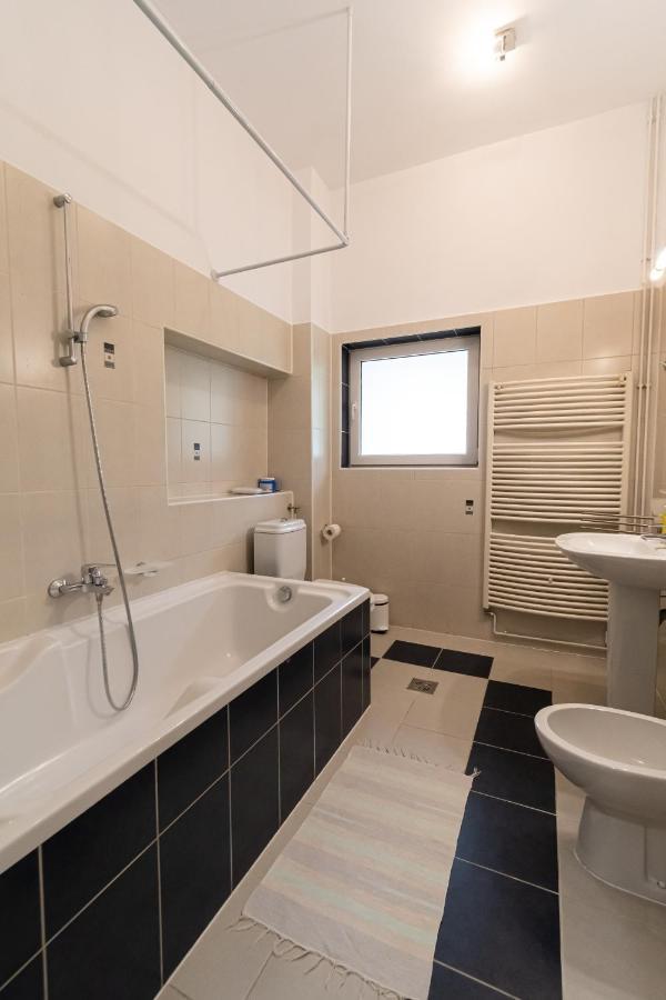 Residence 48 Beautiful Building Within Moments From The Old Town Of Brasov Luaran gambar