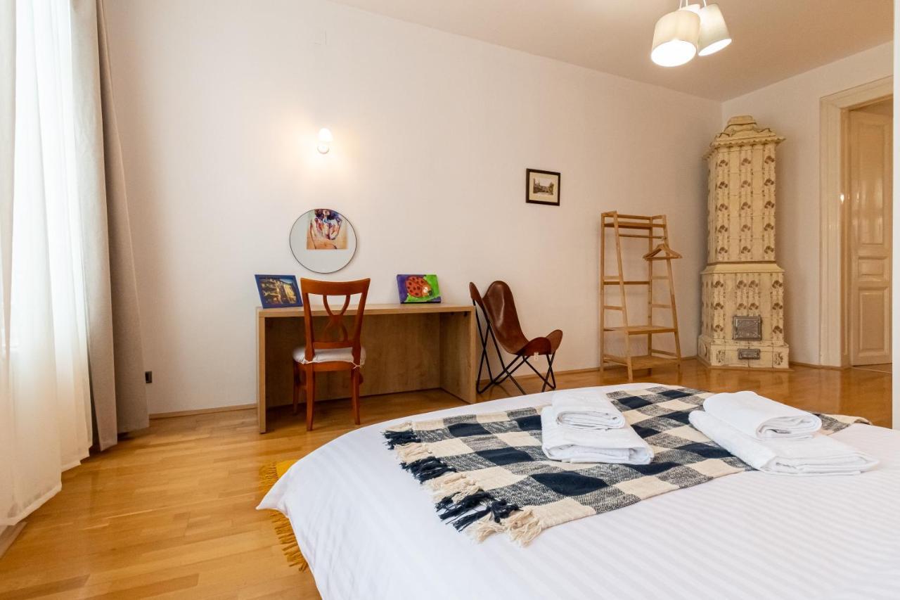Residence 48 Beautiful Building Within Moments From The Old Town Of Brasov Luaran gambar