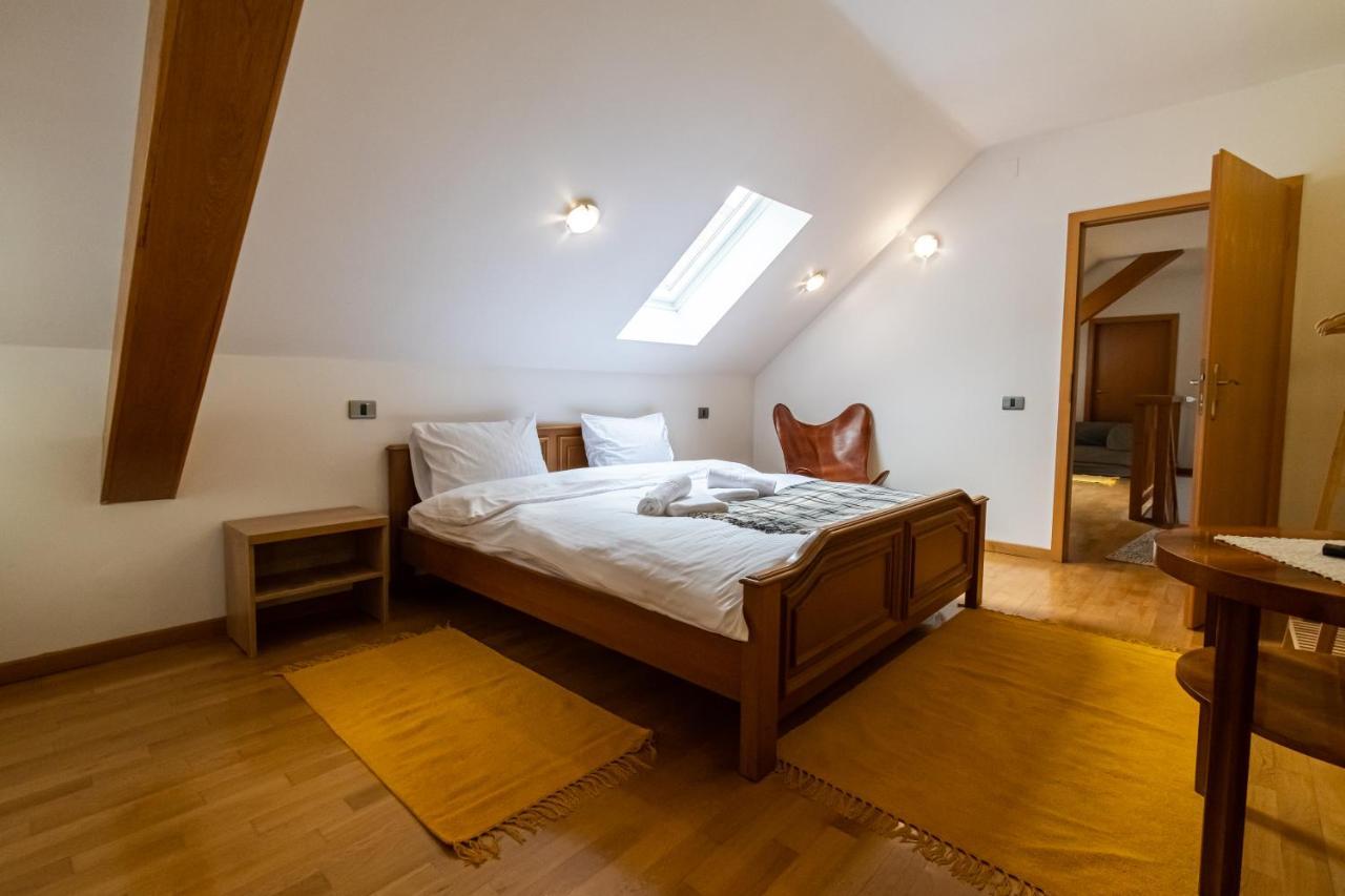 Residence 48 Beautiful Building Within Moments From The Old Town Of Brasov Luaran gambar