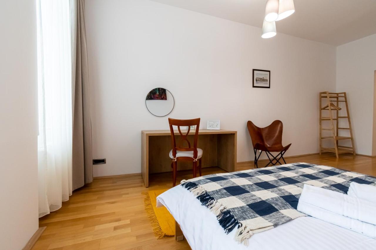 Residence 48 Beautiful Building Within Moments From The Old Town Of Brasov Luaran gambar